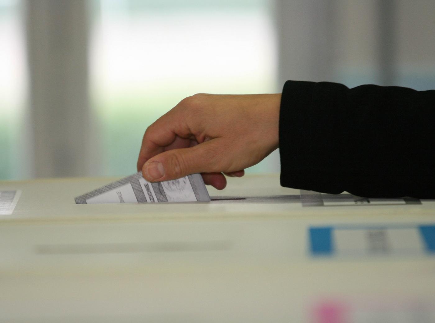 Opzione di voto per elettori temporaneamente all'estero